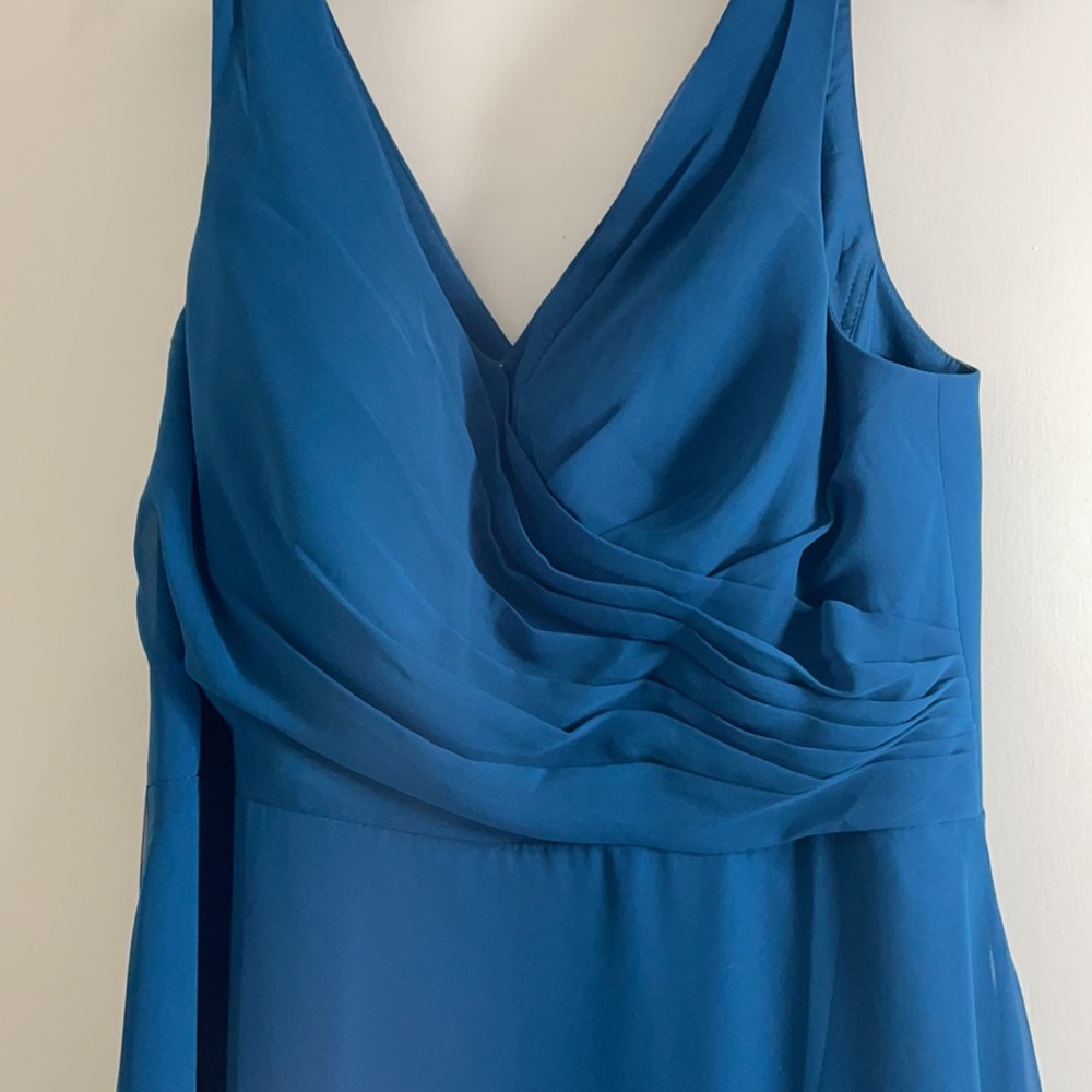 Gown - Picture 2 of 6